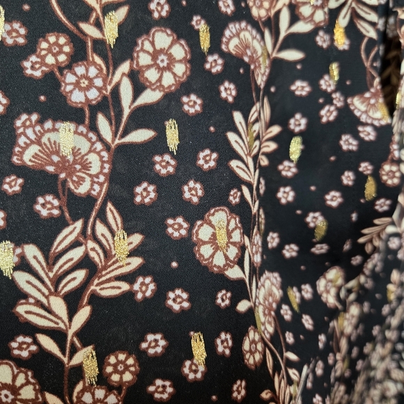 Maurices Floral Top Size Large Gold Fecks Roll Tab Sleeves Lightweight Womens - Picture 3 of 16